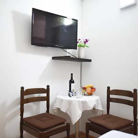Old Town Apartments, In The Centre شقة تروغير