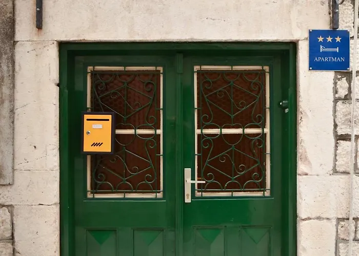 Old Town Apartments, In The Centre Trogir