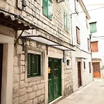 Old Town Apartments, In The Centre Trogir