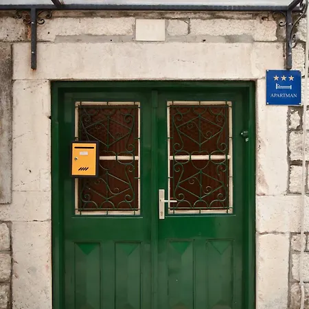 Old Town Apartments, In The Centre Trogir